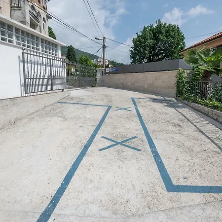 Tasha Apartament *