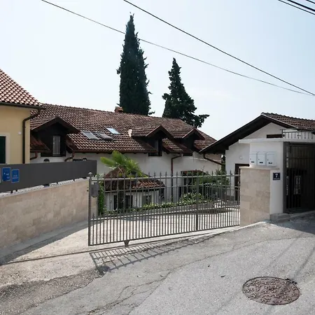 Tasha Apartament *